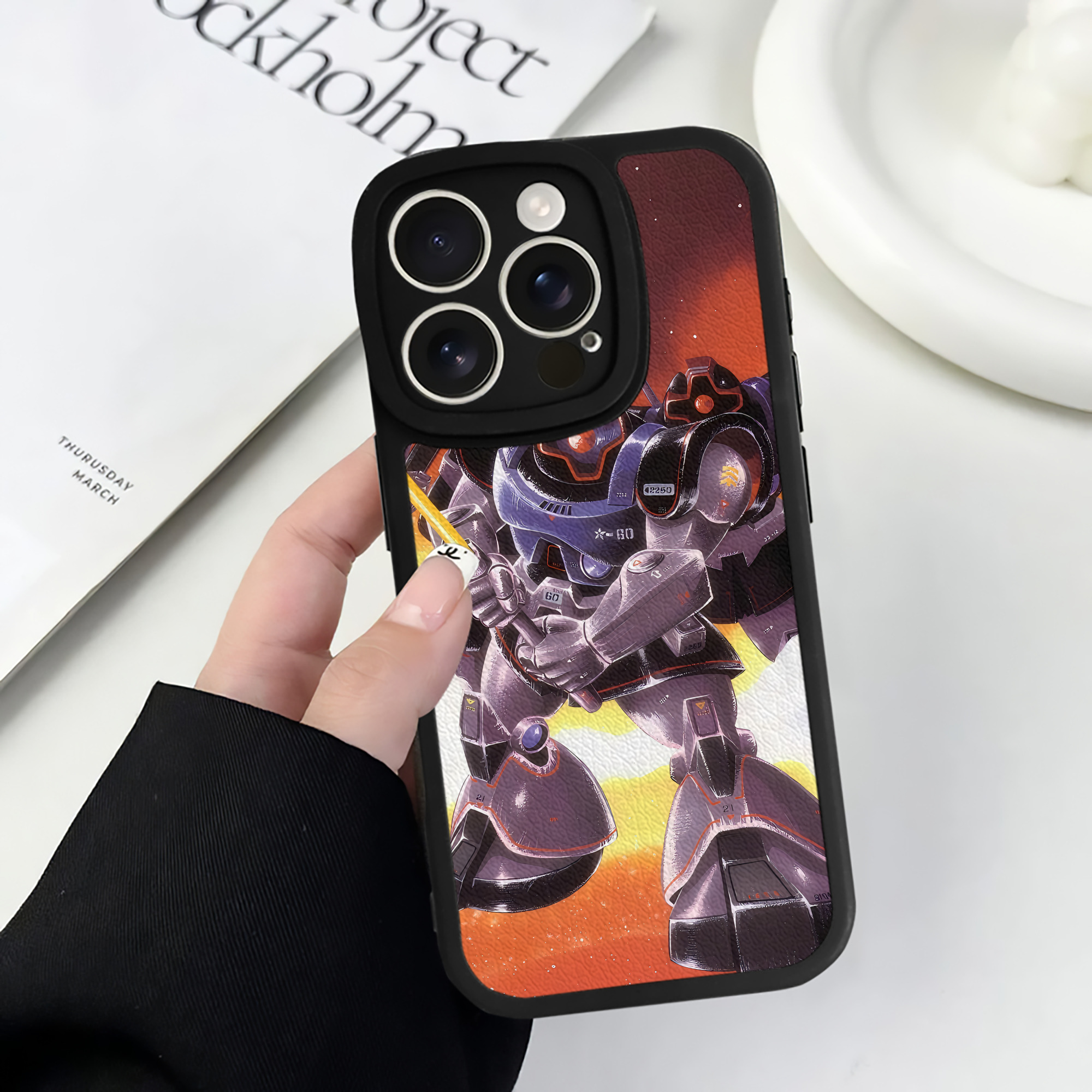 （画像用） 機動戦士ガンダム Mobile Suit Gundam 【iPhone 16シリーズ対応】シリコンスマホケース（レザー調） 材質：シリコン